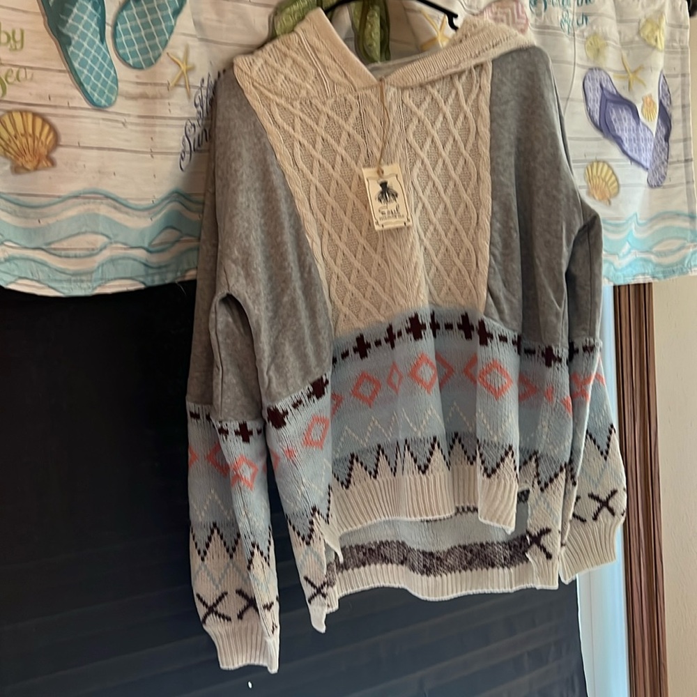 Easel brand new sweater/sweatshirt combo hoodie.  Size small